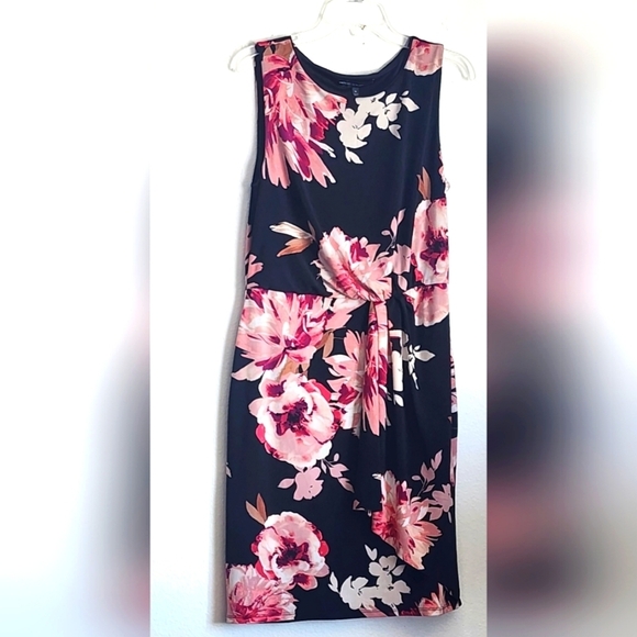 White House Black Market Dresses & Skirts - White House Black Market Women's Pink Floral Dress Sleeveless Ruched Lined  Sz M